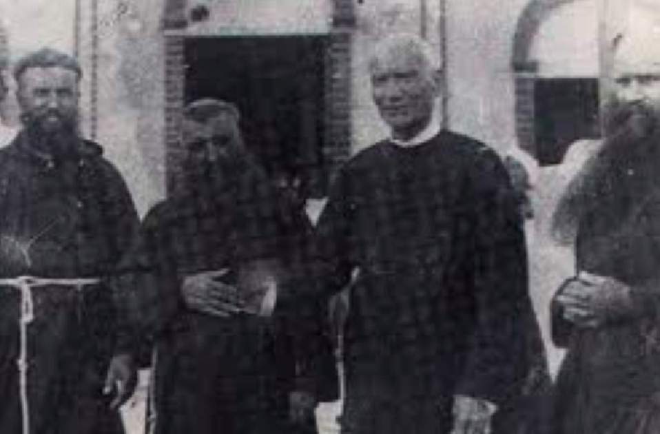 Fotografia del bisbe Vilà i altres caputxins. Font Diócesi d'Agaña Fotografia del bisbe Vilà i altres caputxins. Font Diócesi d'Agaña