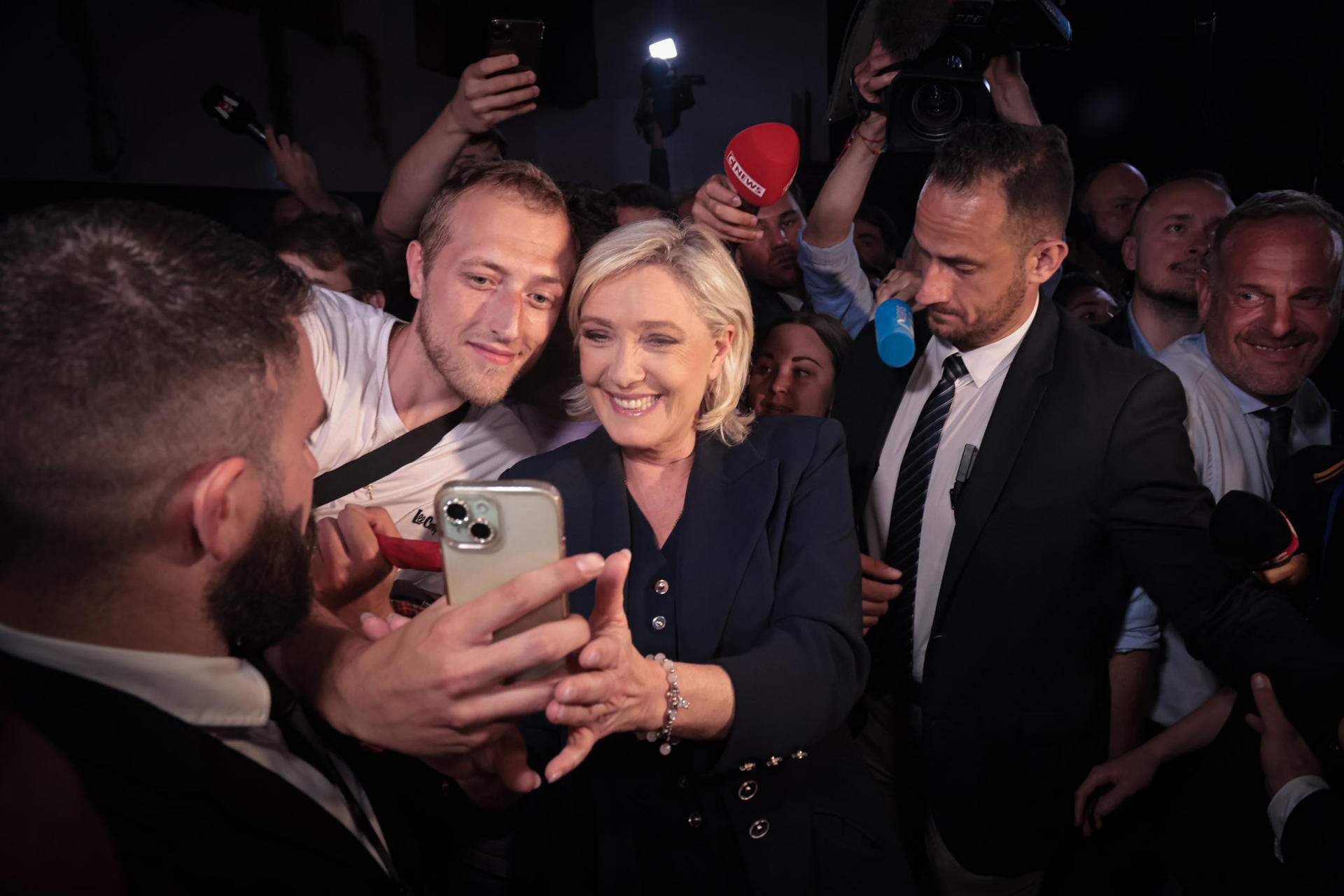 Elecciones Francia: ¿qué puede pasar después de que la extrema derecha se haya impuesto en la primera ronda?
