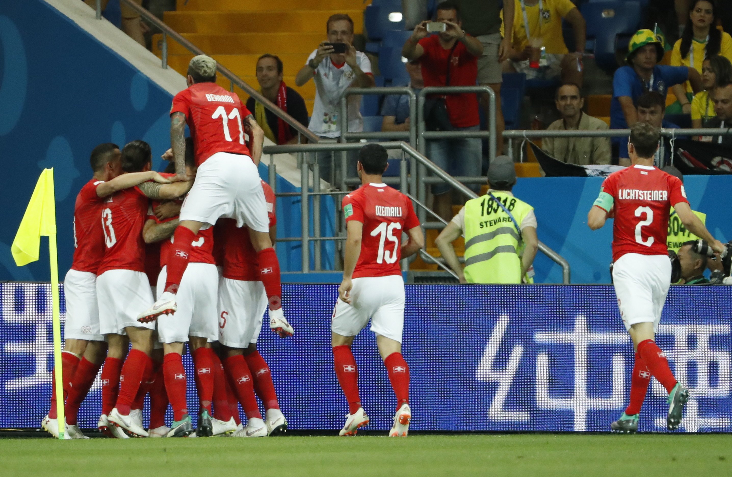 Suiza peina a Brasil (1-1)