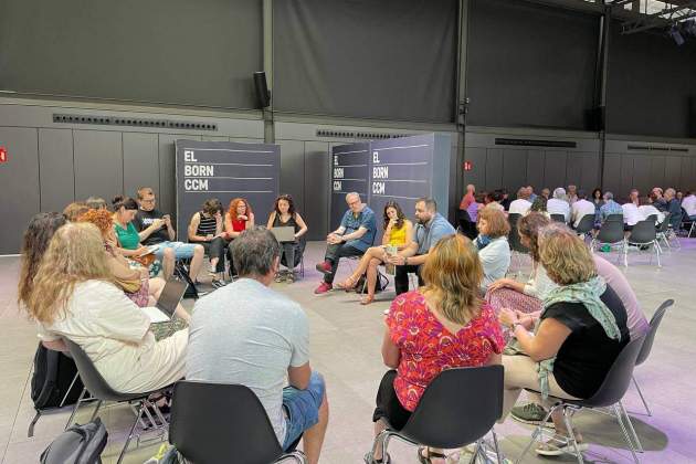 Foto. Docents compartint experiències. Memorial Democràtic Foto. Docents compartint experiències. Memorial Democràtic