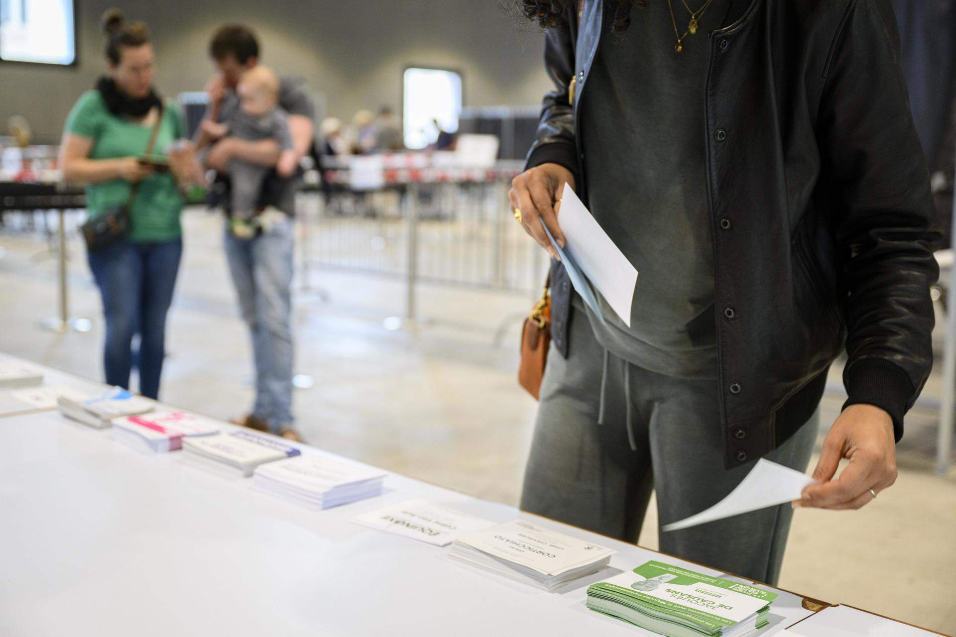 Acuerdo entre el Frente Popular y los macronistas contra Le Pen en más de 200 circunscripciones