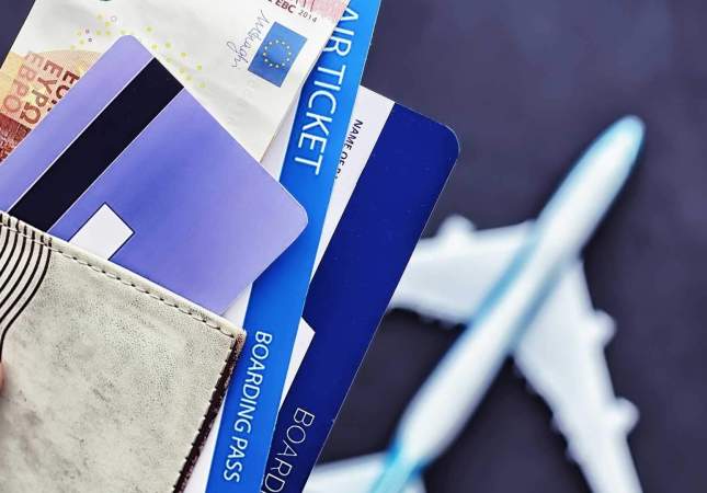 dinero billete avion