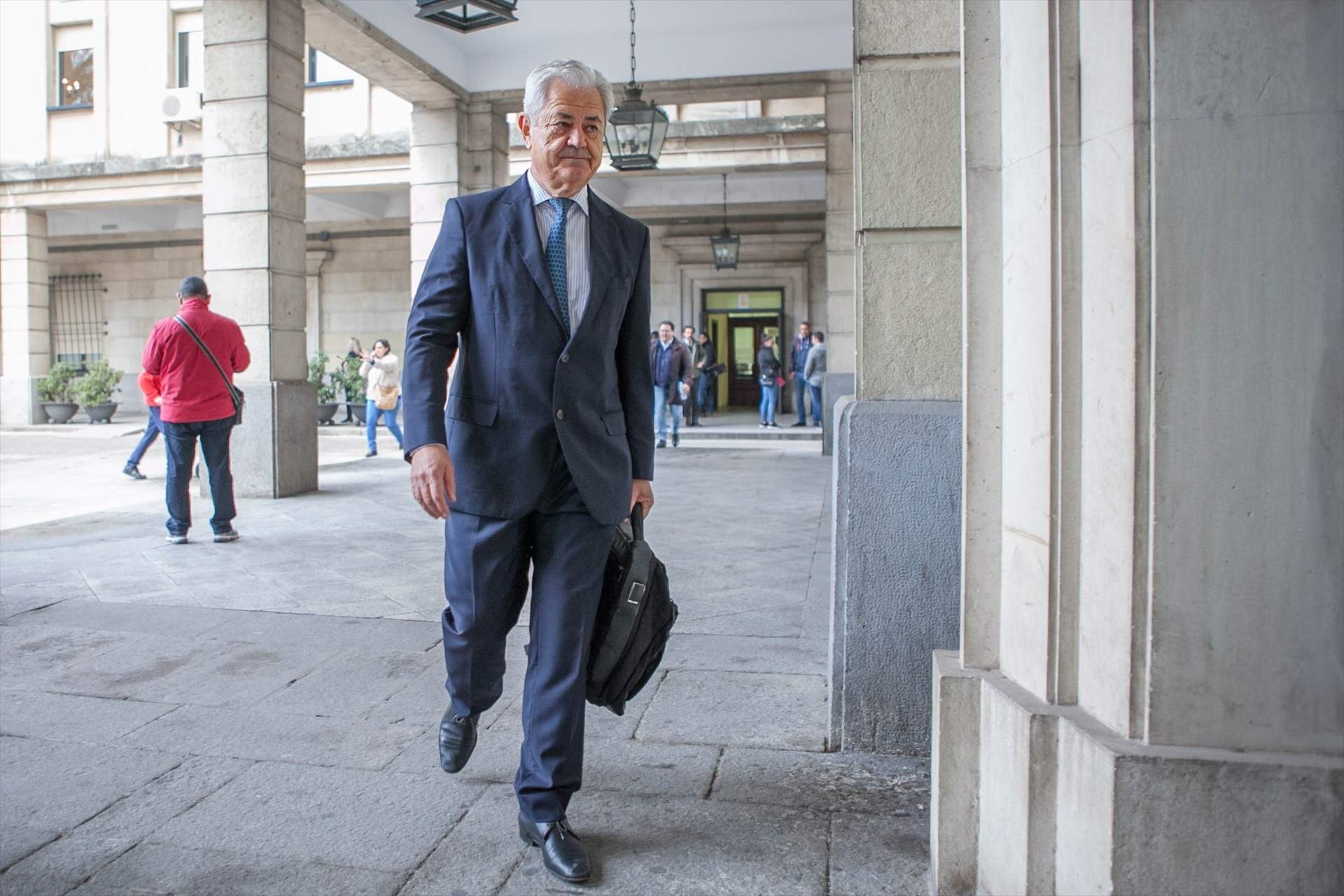 En libertad exconsejeros del PSOE andaluz después de que el Constitucional les haya exculpado de malversar