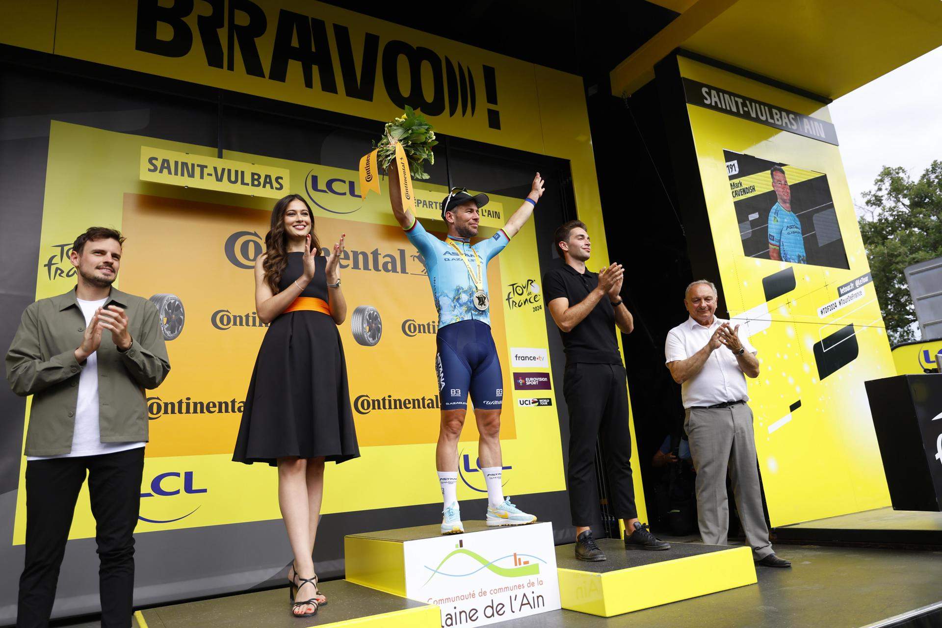 Mark Cavendish se impone al sprint y bate el récord de 34 victorias de Eddy Merckx
