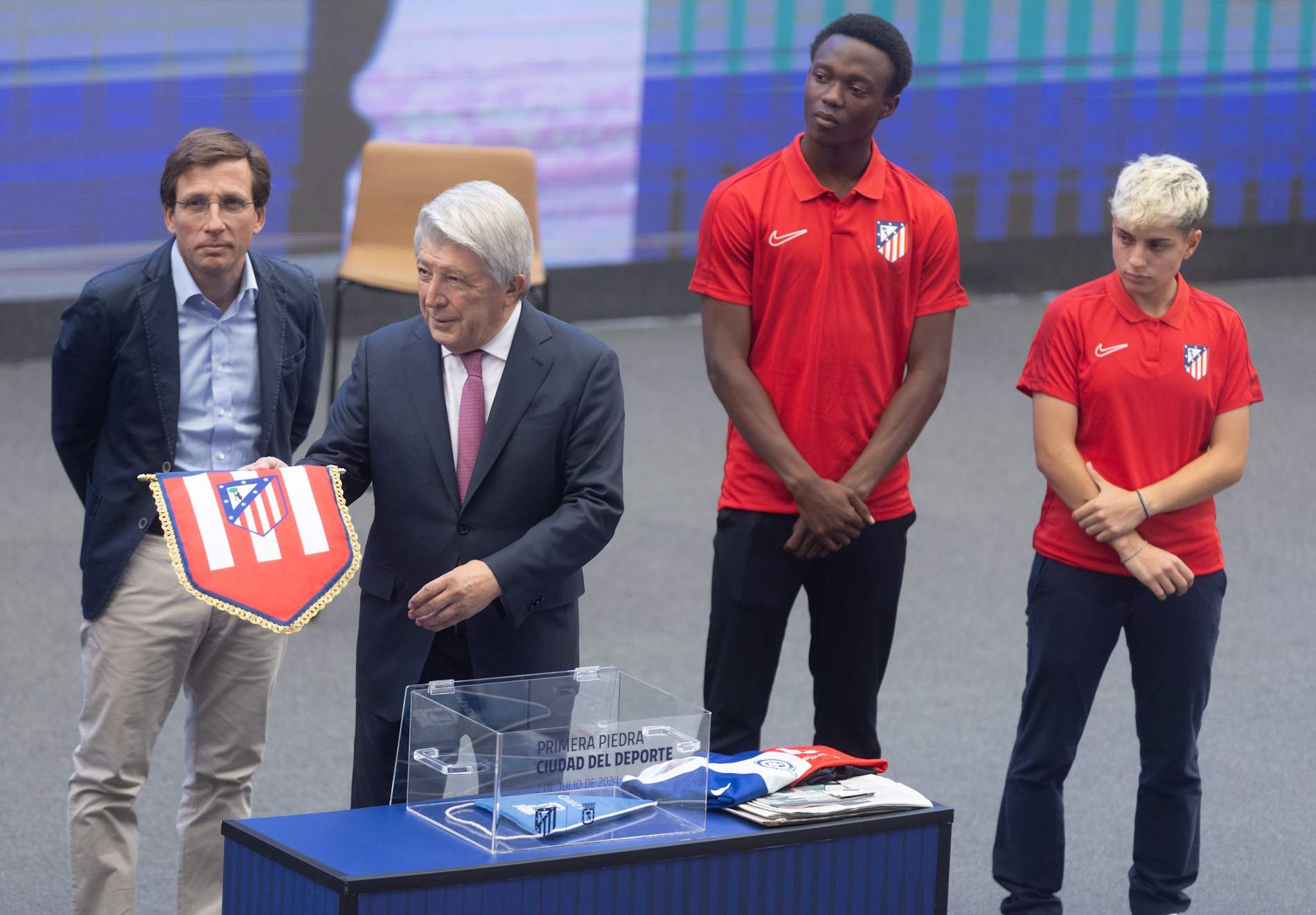 Almeida y Cerezo colocan la primera piedra de la Ciudad del Deporte de Madrid