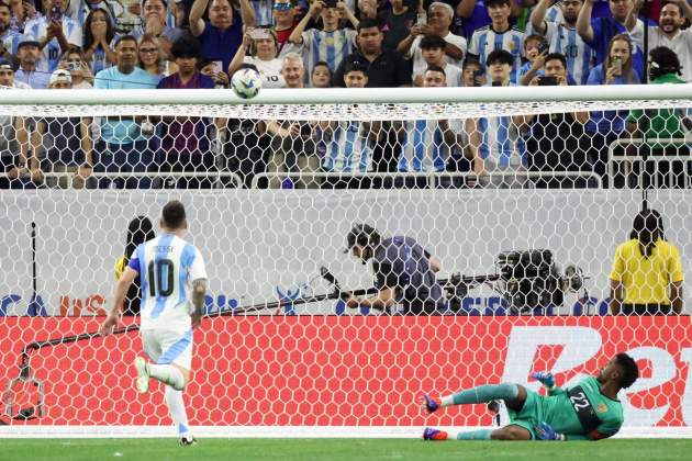 Leo Messi falla un penalti en la tanda del Argentina - Ecuador de la Copa América / Foto: EFE Leo Messi falla un penalti en la tanda del Argentina - Ecuador de la Copa América / Foto: EFE