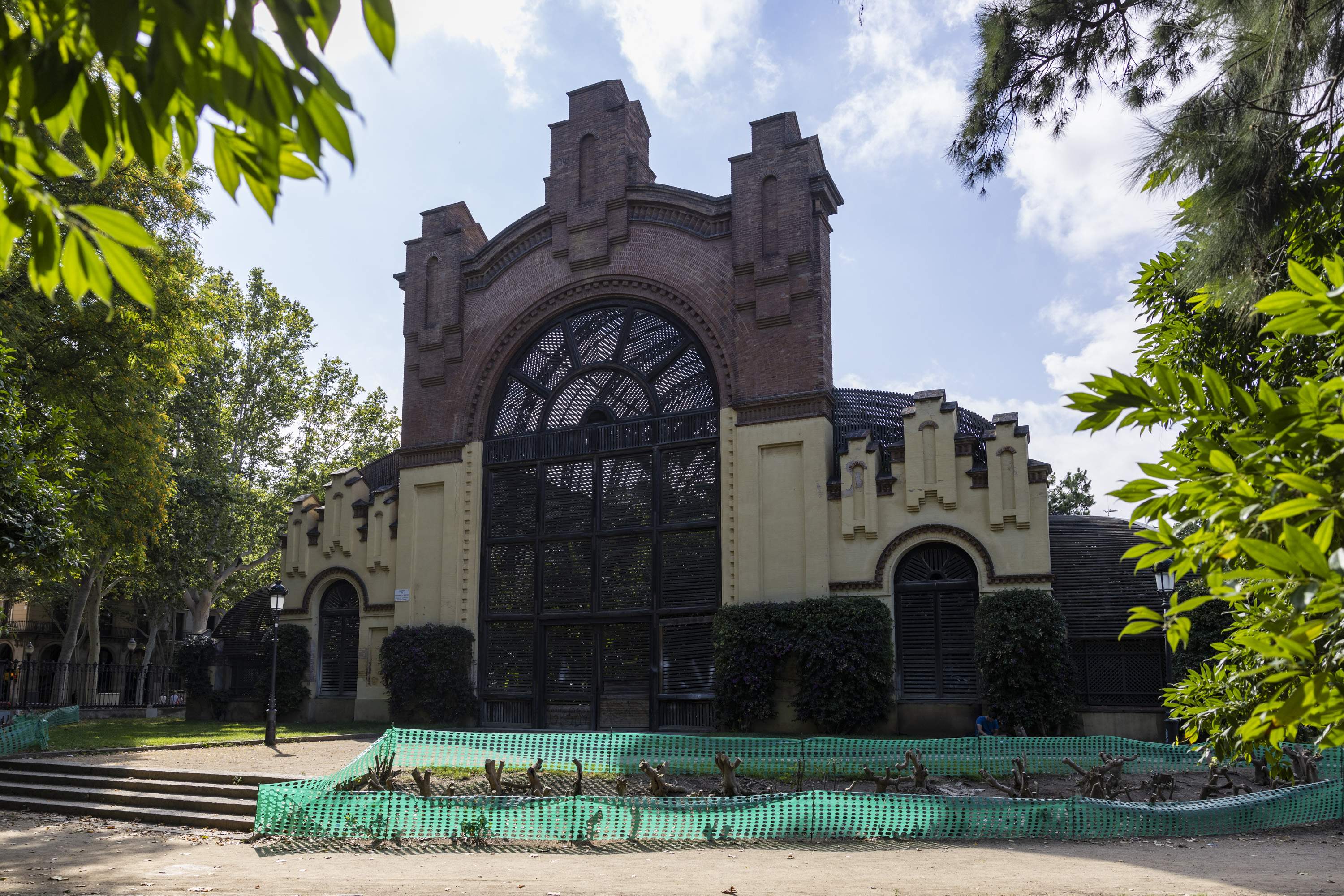 Llum verda a la restauració de l'Umbracle del parc de la Ciutadella: així quedarà Llum verda a la restauració de l'Umbracle del parc de la Ciutadella: així quedarà