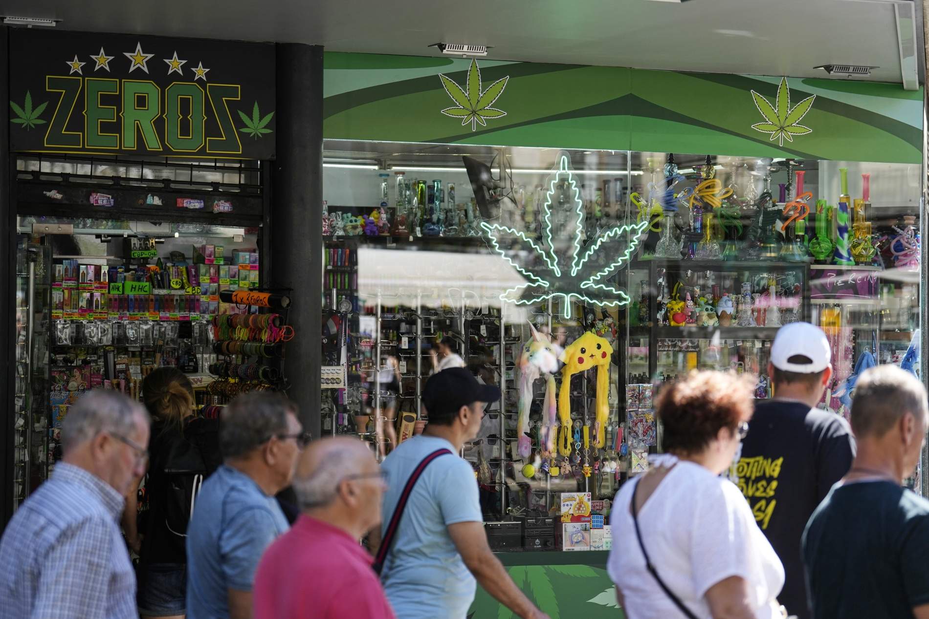 Barcelona perseguirà “amb contundència” la venda de llaminadures de cànnabis
