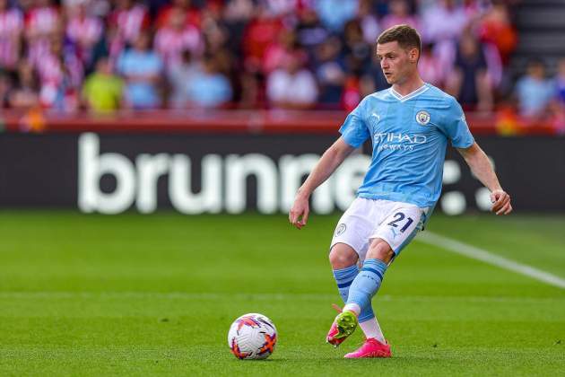 Sergio Gómez dando un pase en un partido con el Manchester City / Foto: Europa Press Sergio Gómez dando un pase en un partido con el Manchester City / Foto: Europa Press