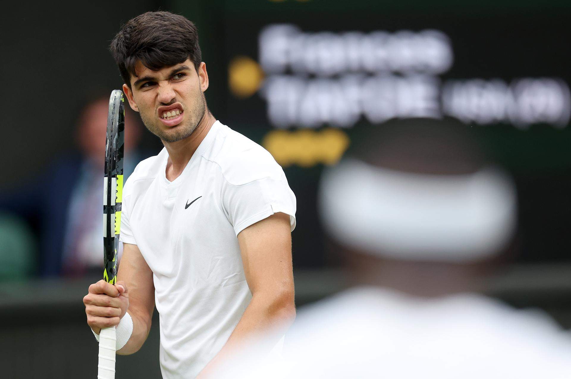 Carlos Alcaraz sufre y remonta entre dudas contra Frances Tiafoe para llegar a los octavos de Wimbledon
