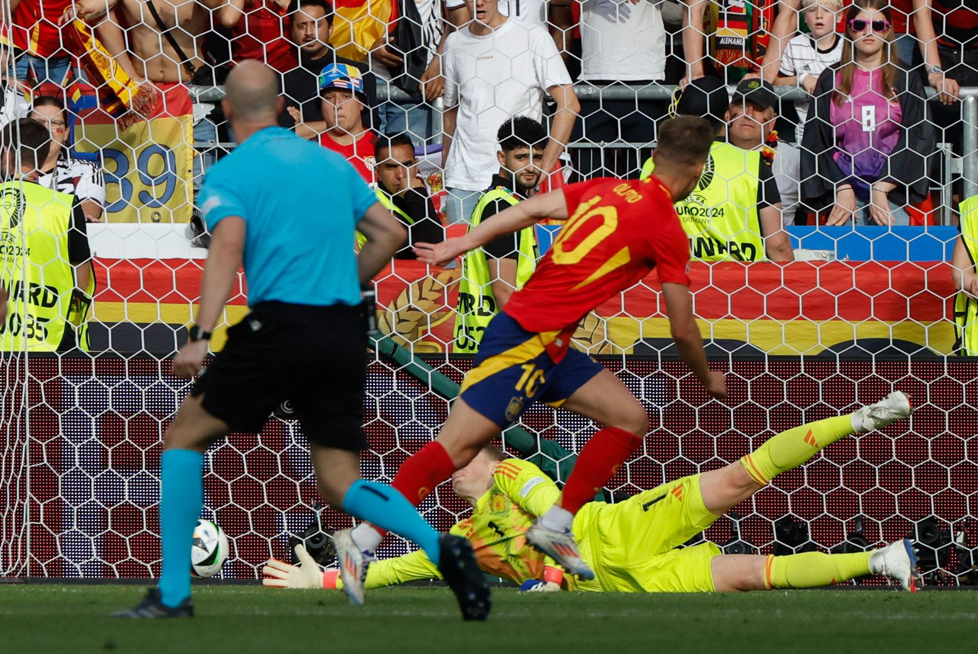 Oficial, Flick cierra 3 fichajes de una tacada después de Dani Olmo