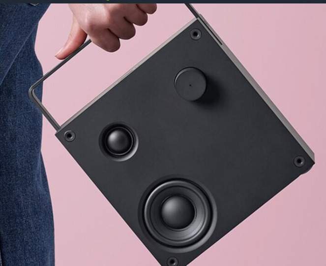 Ulls com plats en veure l'altaveu retro d'Ikea