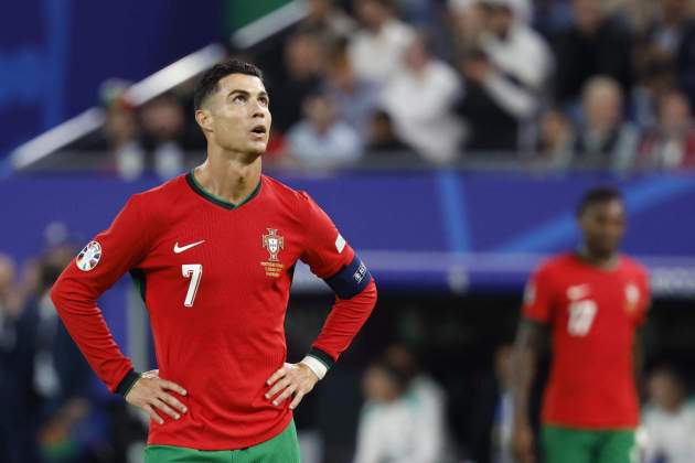 Cristiano Ronaldo mirada cielo Portugal Francia / Foto: EFE Cristiano Ronaldo mirada cielo Portugal Francia / Foto: EFE
