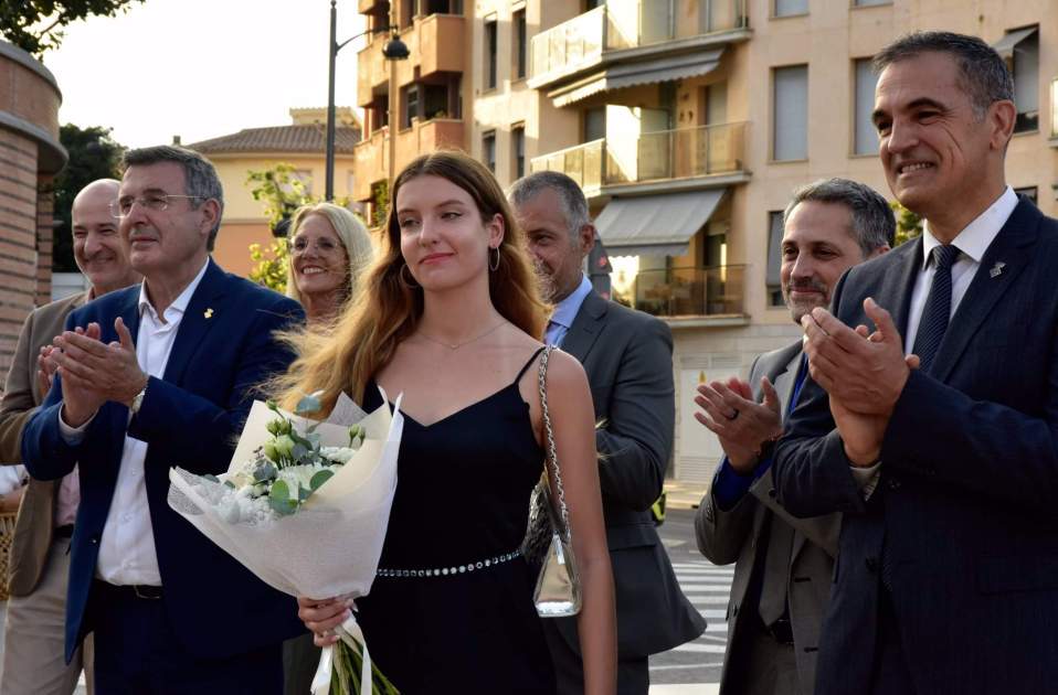 Carmen Thyssen con el ramo de flores a los 18, EP Carmen Thyssen con el ramo de flores a los 18, EP