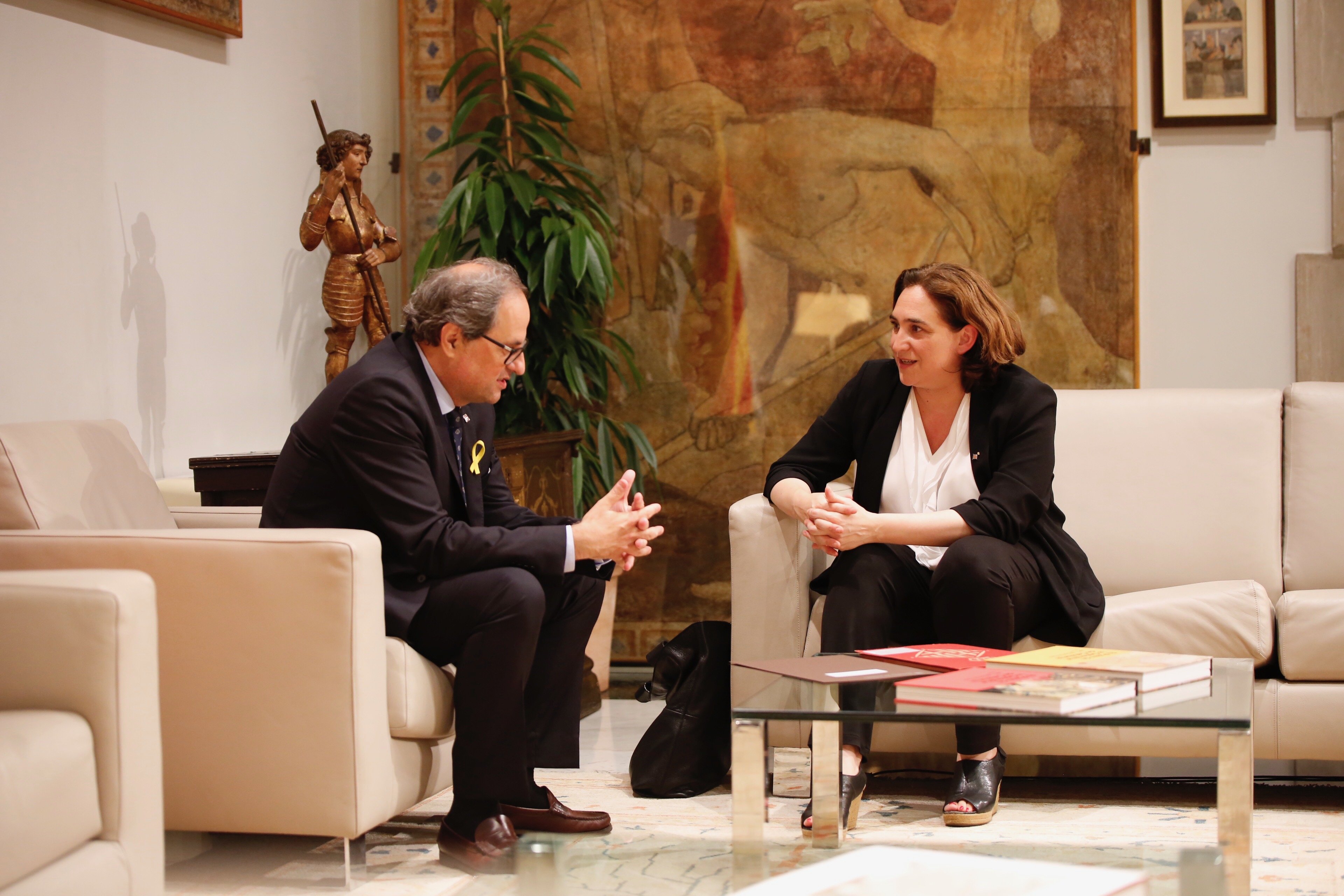 Torra reprocha falta de complicidad de Colau para defender la soberanía del Parlament