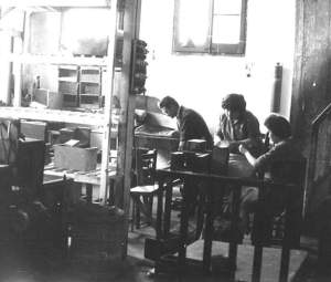 Trabajadores de la fábrica de JOVI en el Guinardó, los inicios de los años 60. Trabajadores de la fábrica de JOVI en el Guinardó, los inicios de los años 60.