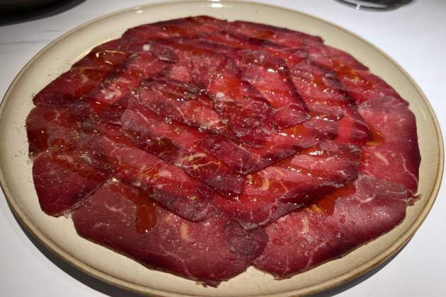 Carpaccio de vaca rubia gallega en el restaurante Solomillo / Foto: Jordi Tubella Carpaccio de vaca rubia gallega en el restaurante Solomillo / Foto: Jordi Tubella