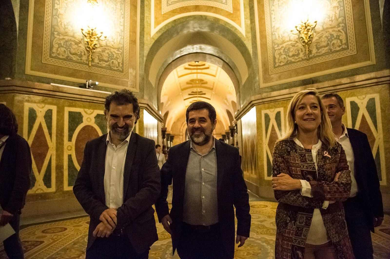 Reunió secreta de JxSí, la CUP i entitats davant el setge judicial