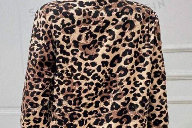Essnce Chaqueta bomber amb cremallera i estampat de lleopard Essnce Chaqueta bomber amb cremallera i estampat de lleopard