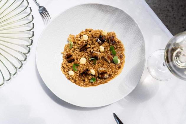 Arroz del delta con anguila fumada Arroz del delta con anguila fumada