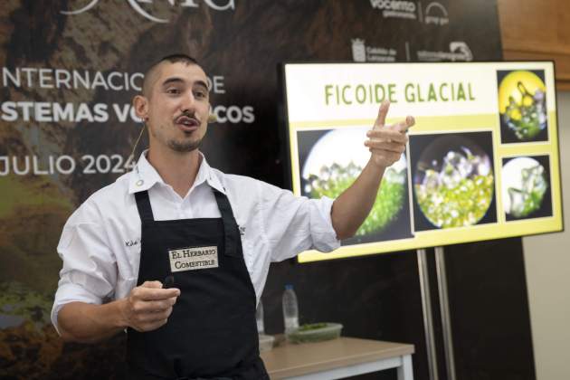 Kike Gallardo biòleg i cuiner d'El Herbolairo Comestible / Foto: Worldcanic Kike Gallardo biòleg i cuiner d'El Herbolairo Comestible / Foto: Worldcanic