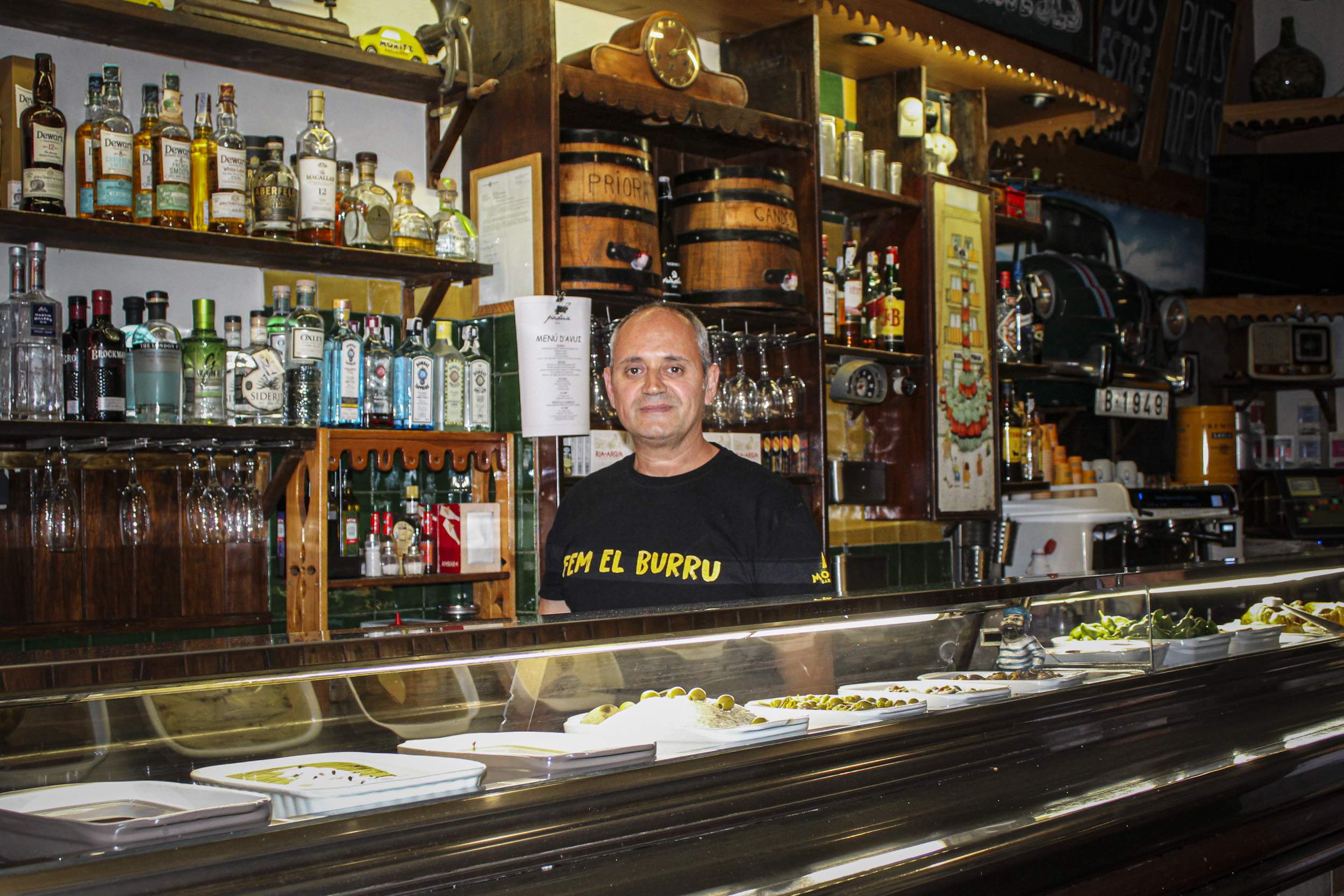 La llegendària bodega de Sarrià-Sant Gervasi celebra 75 anys entre menús del dia i botes de vi