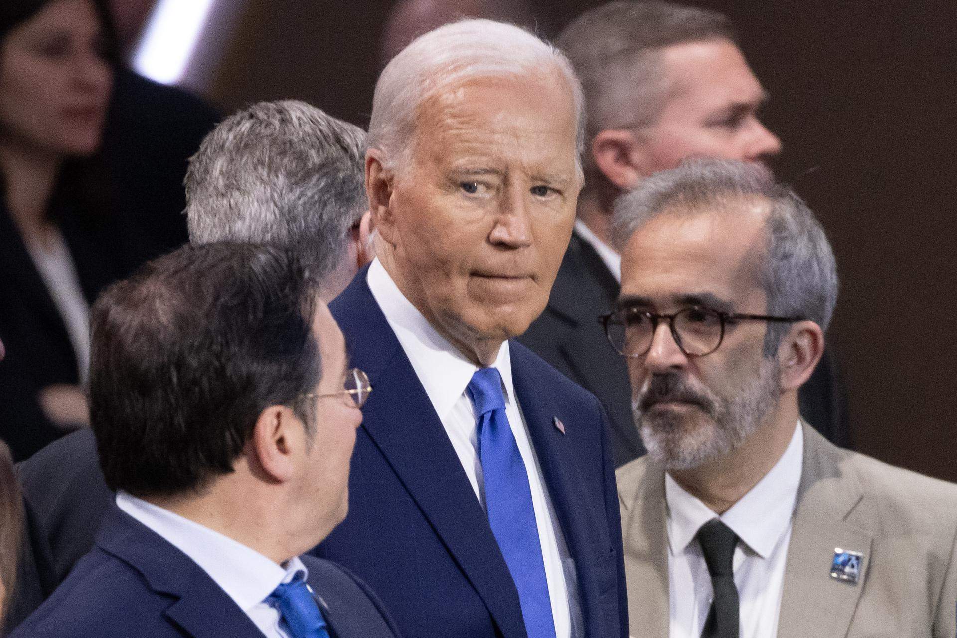 Crece la presión sobre Biden para que se retire de la carrera electoral
