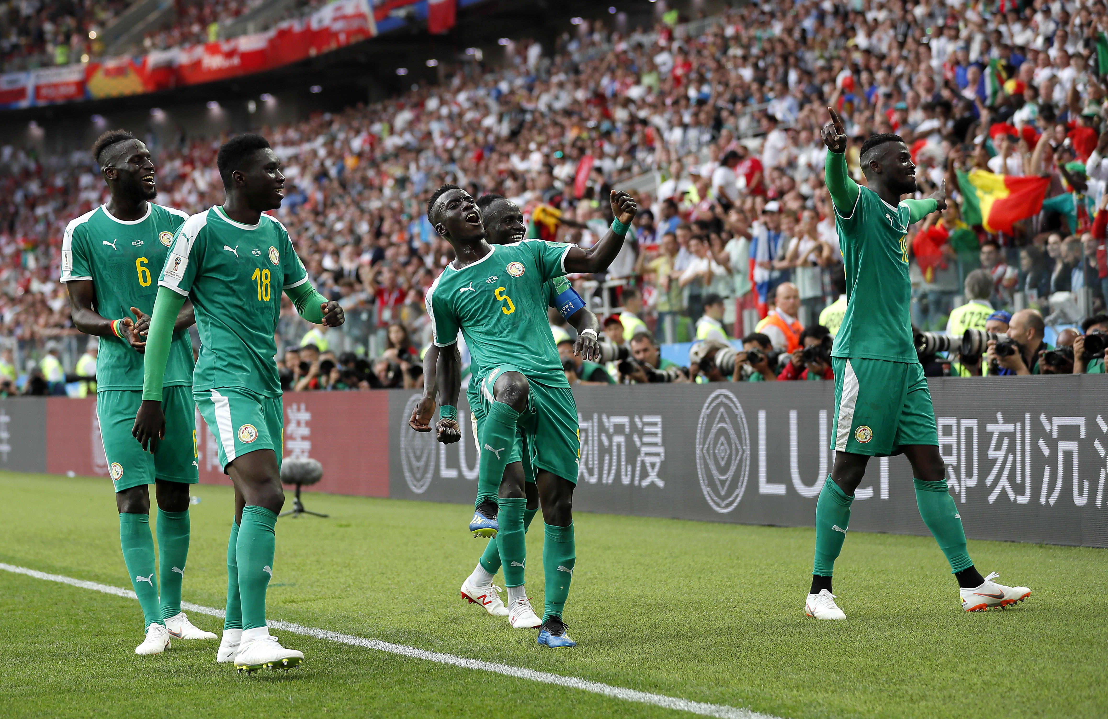 Senegal se adjudica la primera victoria africana del Mundial (1-2)