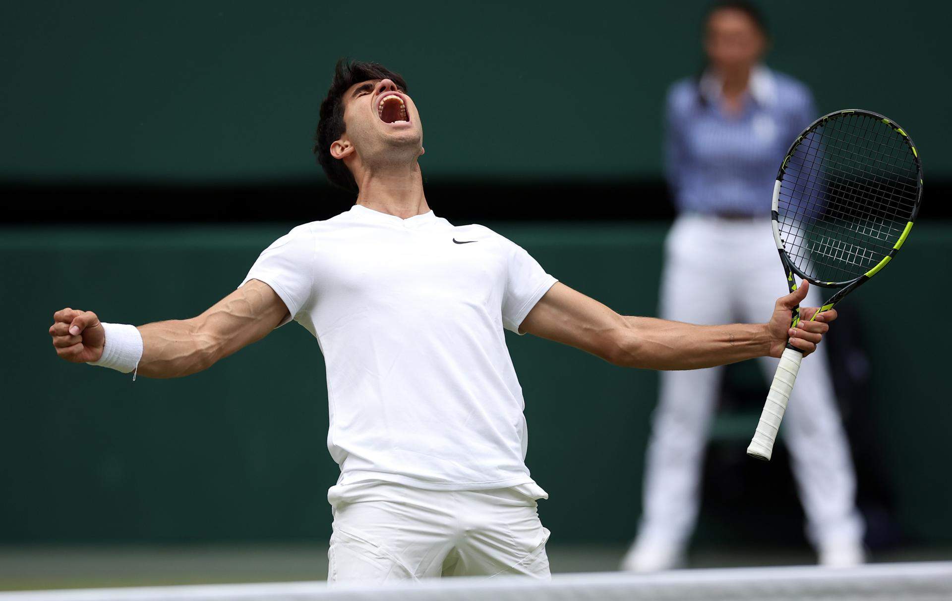 Un Carlos Alcaraz crescut venç Medvedev (7-6, 3-6, 4-6 i 4-6) i arriba pletòric per a la revàlida de Wimbledon