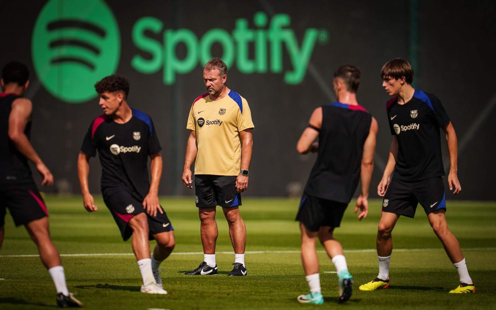 Flick pide a Joan Laporta que lo venda o lo regale porque no lo quiere en el Barça