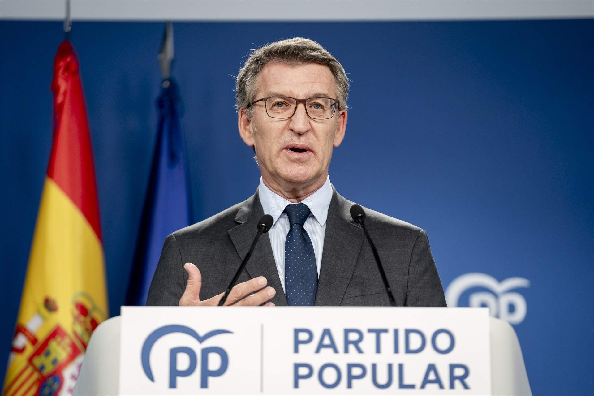 Feijóo compara a Vox con el independentismo y acusa a la formación de "hacer un chantaje a la nación"