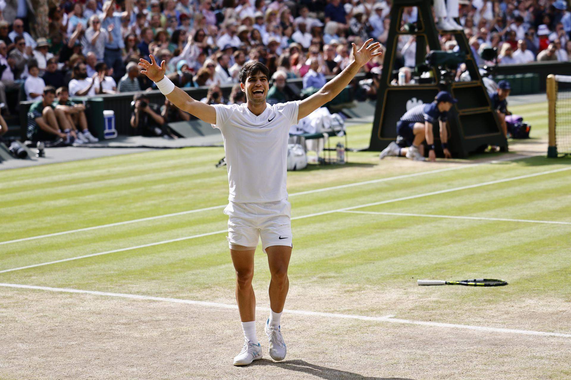 Un Carlos Alcaraz brillant eclipsa Djokovic i conserva el tron de Wimbledon