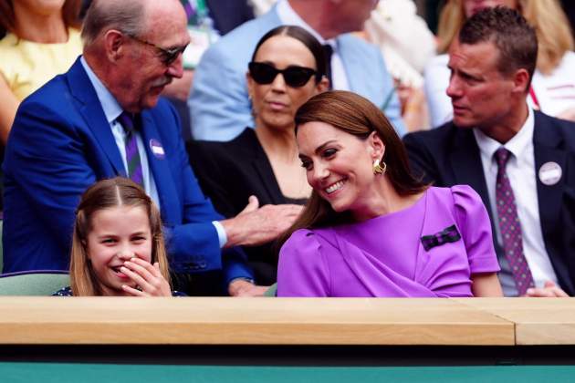 Kate Middleton vestit lila / GTRES Kate Middleton vestit lila / GTRES