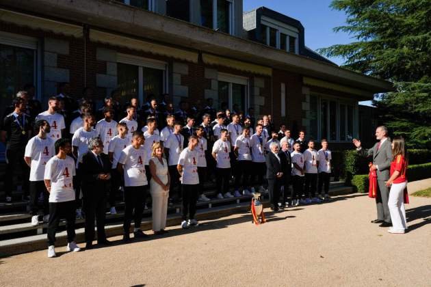 La selecció espanyola entrega el títol de l'Eurocopa a La Zarzuela / Foto: EFE La selecció espanyola entrega el títol de l'Eurocopa a La Zarzuela / Foto: EFE