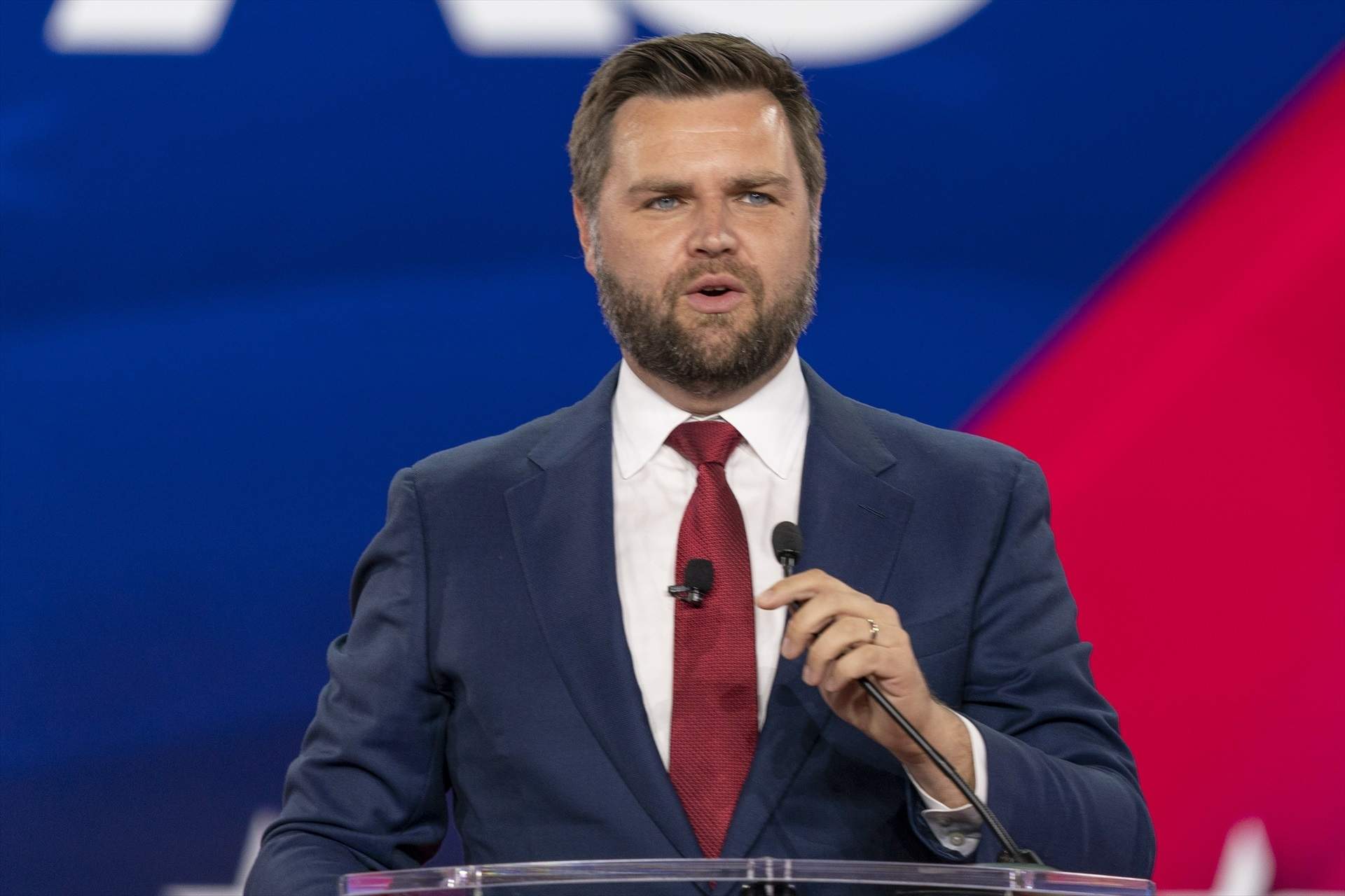 Donald Trump nomena el senador d'Ohio J.D. Vance com a candidat a vicepresident