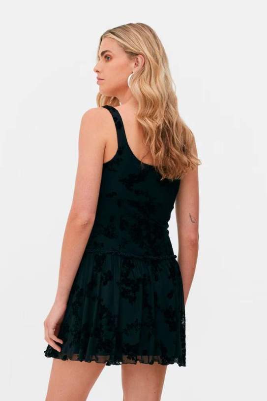 Vestit curt de malla amb disseny vaig devorar de Rita Ora