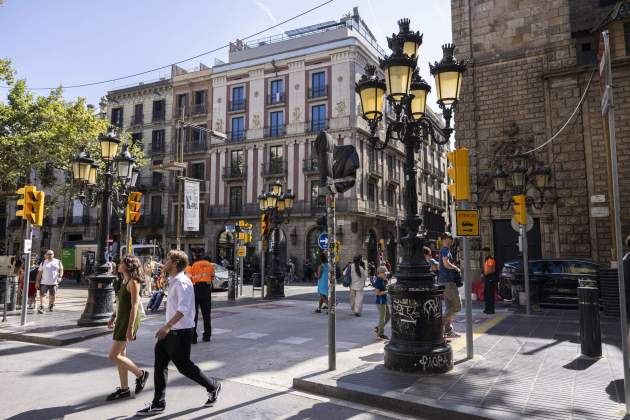 20240717 FAROLAS RAMBLA PUERTAS ENTRADA BARCELONA / Foto: Montse Giralt 20240717 FAROLAS RAMBLA PUERTAS ENTRADA BARCELONA / Foto: Montse Giralt