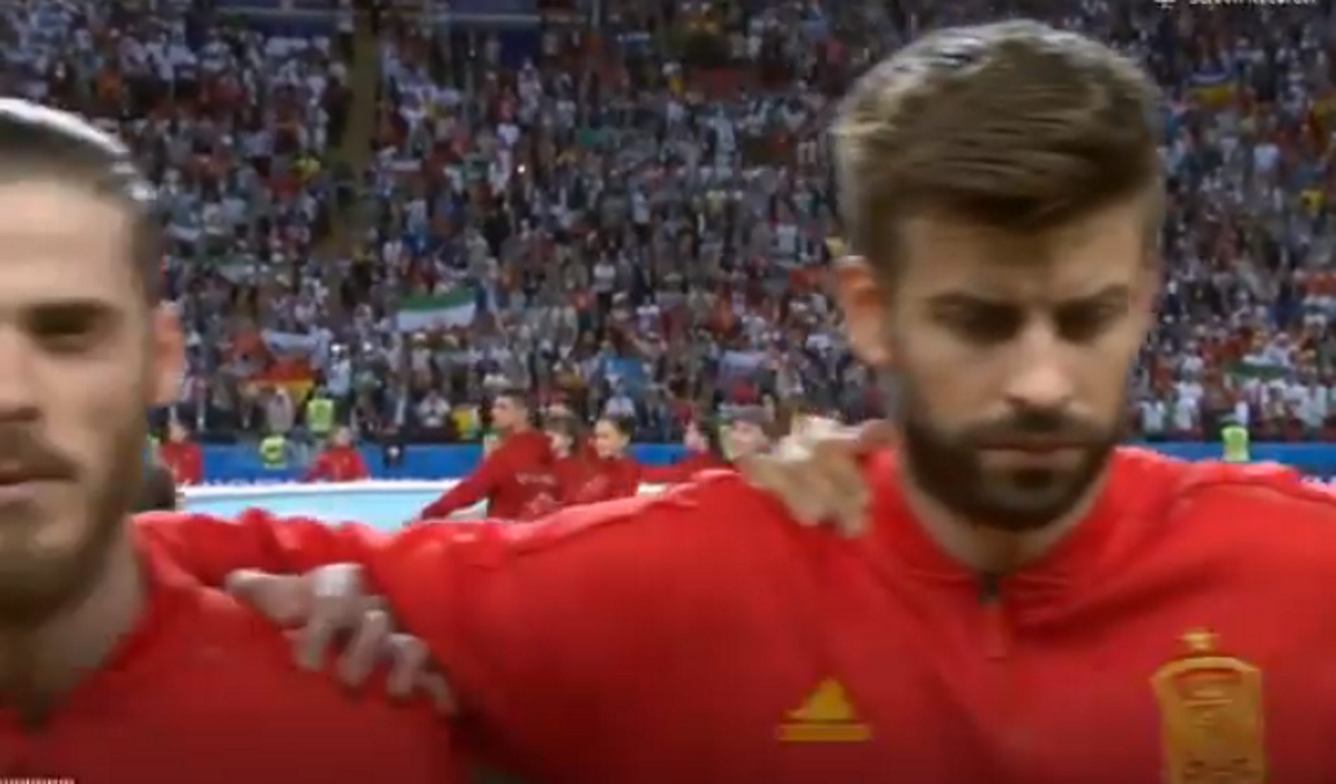 El (curiós) gest de Piqué mentre sonava l'himne espanyol