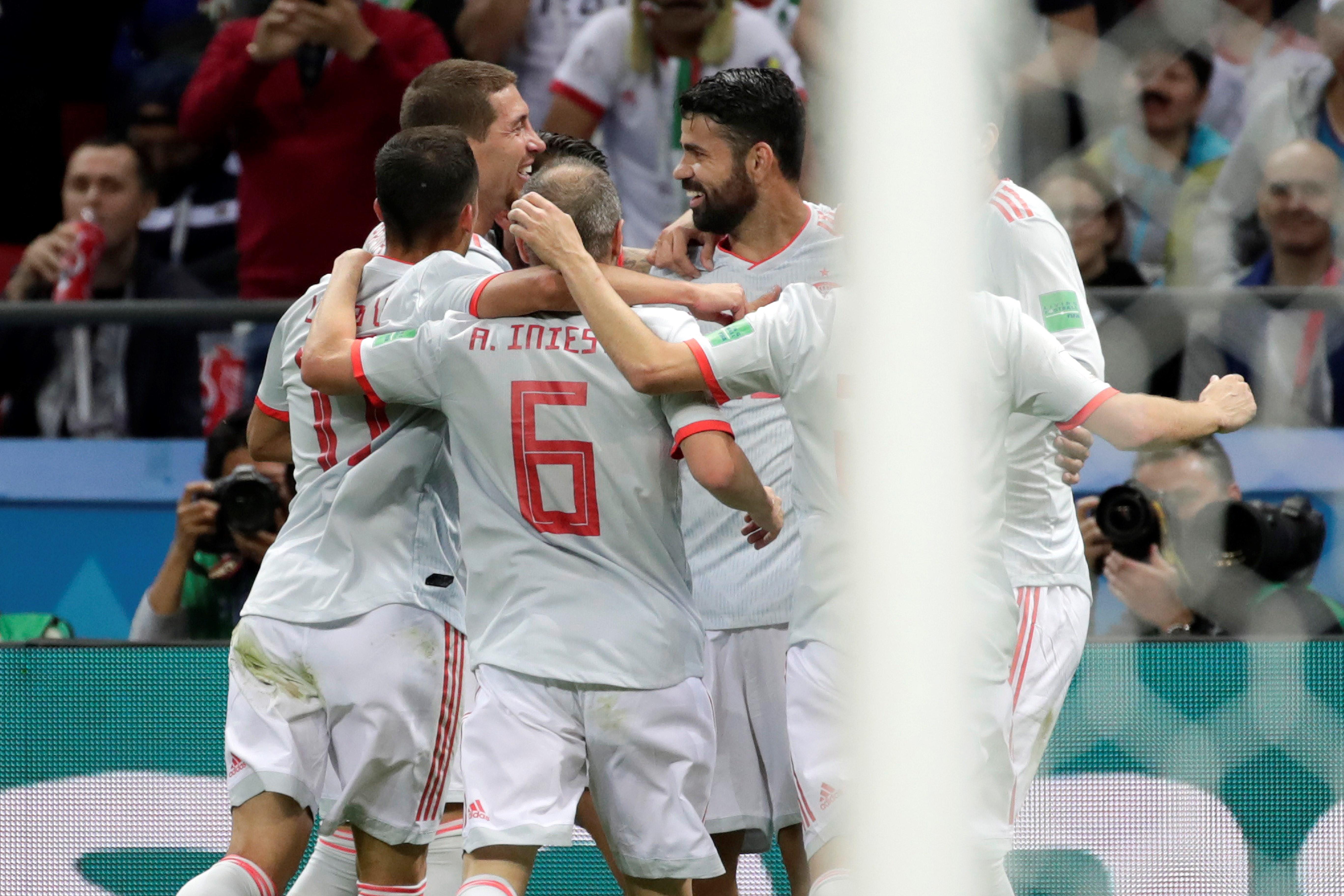 España sólo puede ganar a Irán de rebote (0-1)