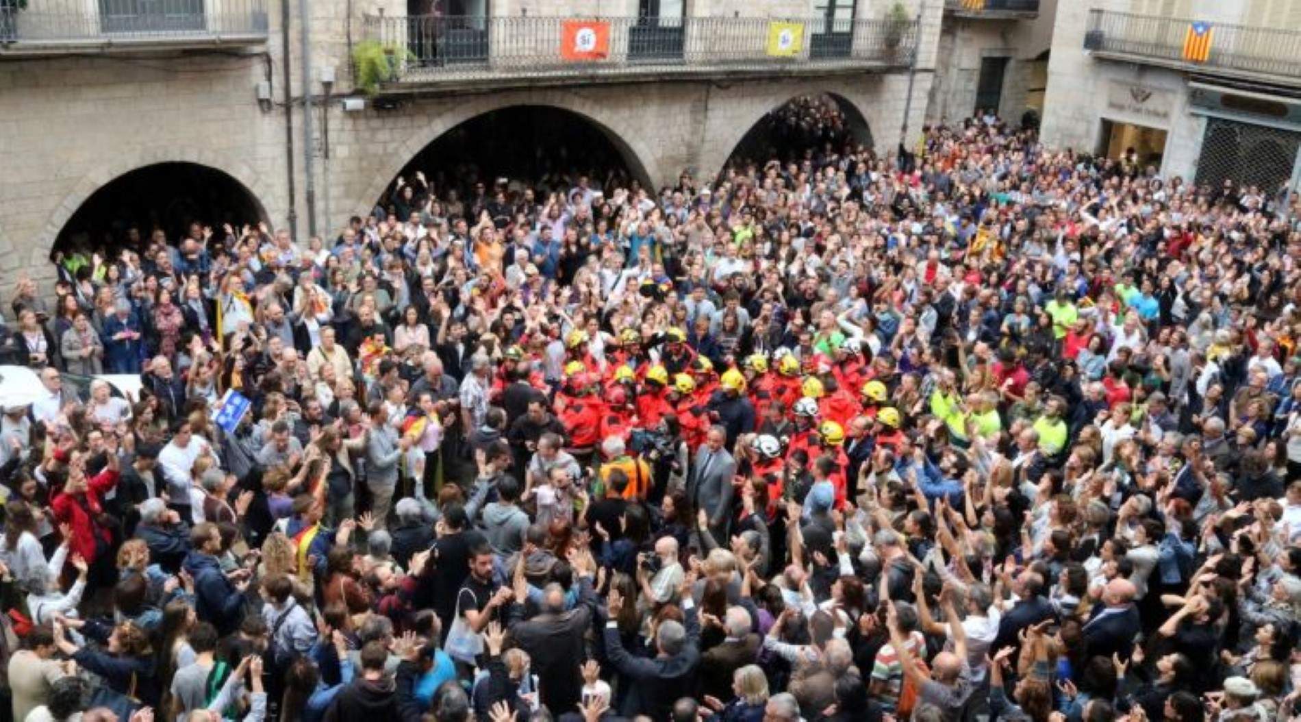 Amnistiados ocho bomberos de Girona, investigados por haberse manifestado contra la represión del 1-O
