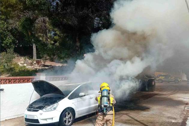 incendi cotxe calafell incendi cotxe calafell