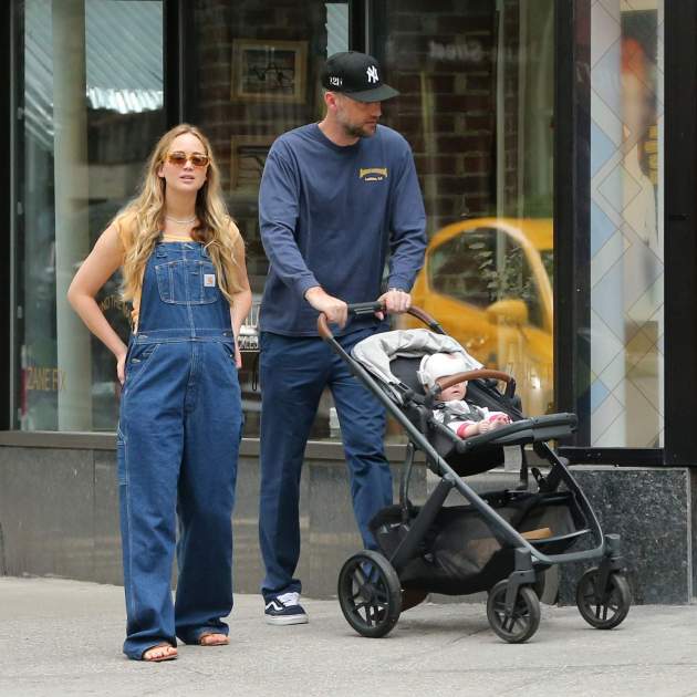 Jennifer Lawrence con su hijo Jennifer Lawrence con su hijo