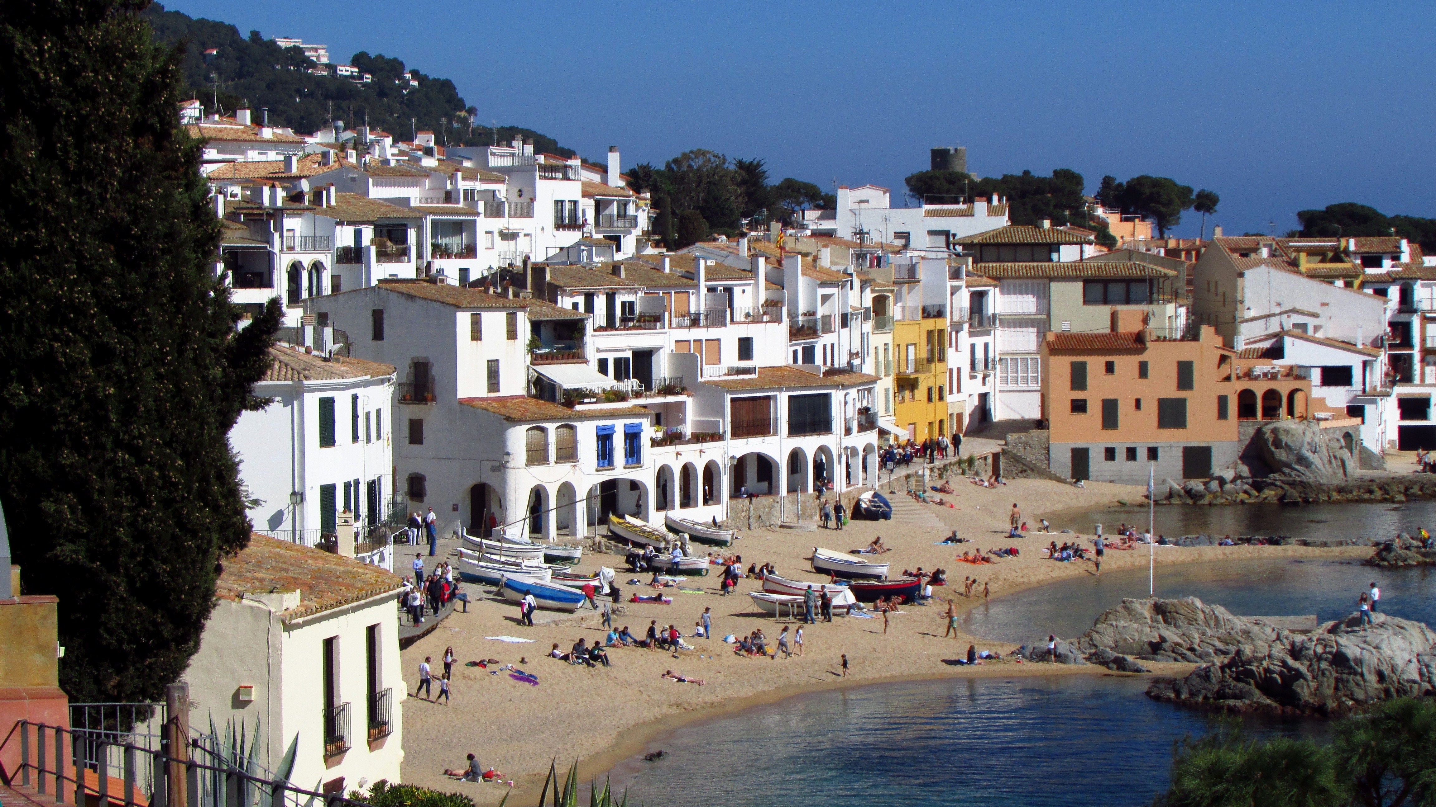 Detingut un home a Palafrugell per vendre droga