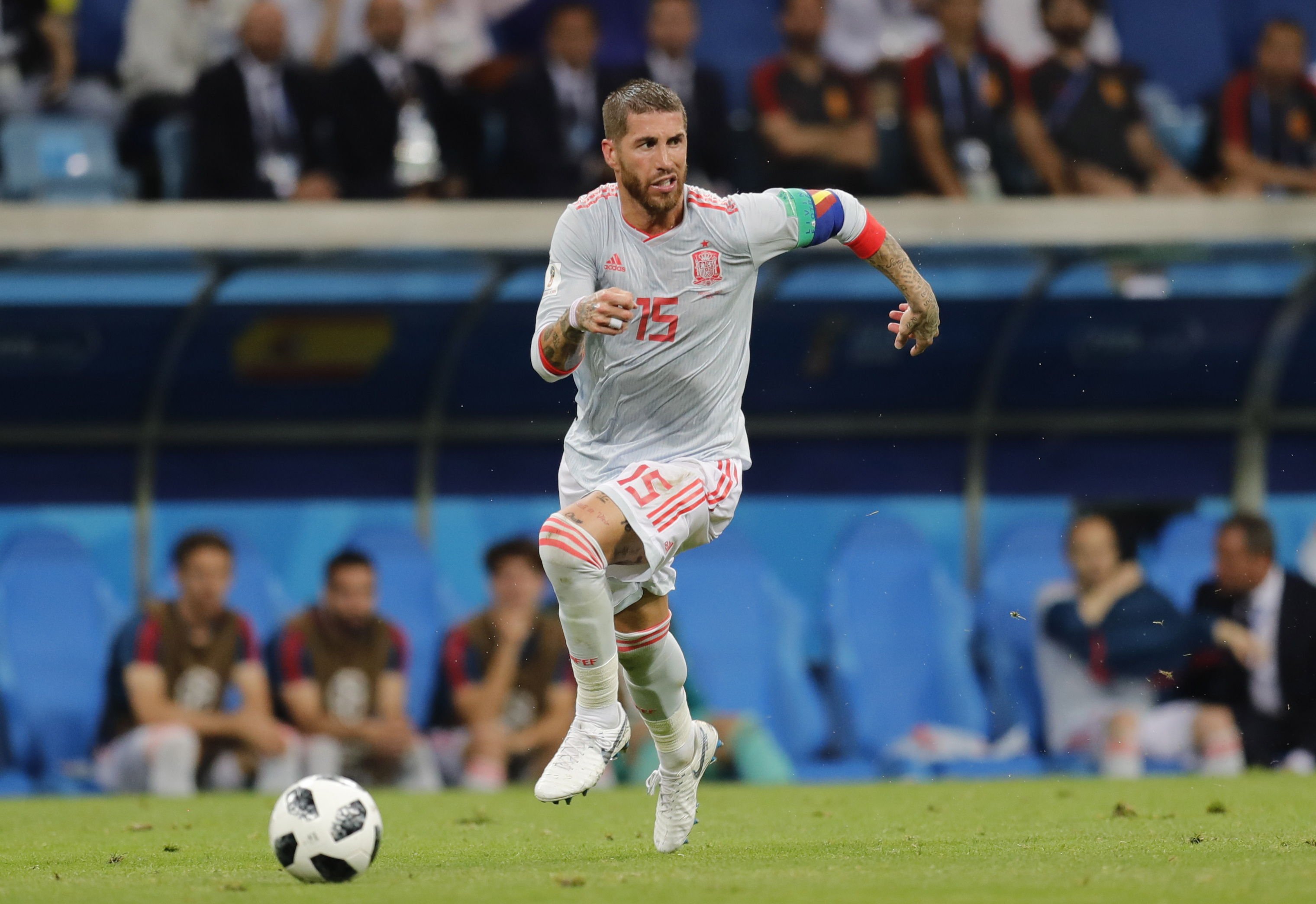 Sergio Ramos elogia Messi per atacar Maradona