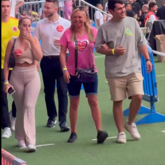 Belén Esteban y Andrea Janeiro al concierto de Karol G Twittter Belén Esteban y Andrea Janeiro al concierto de Karol G Twittter