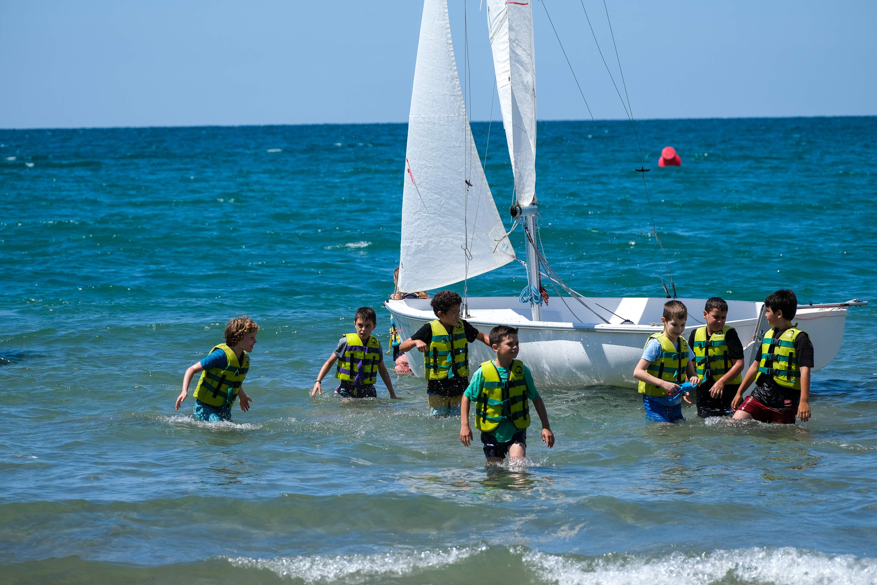 Más de 10.000 alumnos barceloneses practicarán vela gracias al programa Bateig de Vela