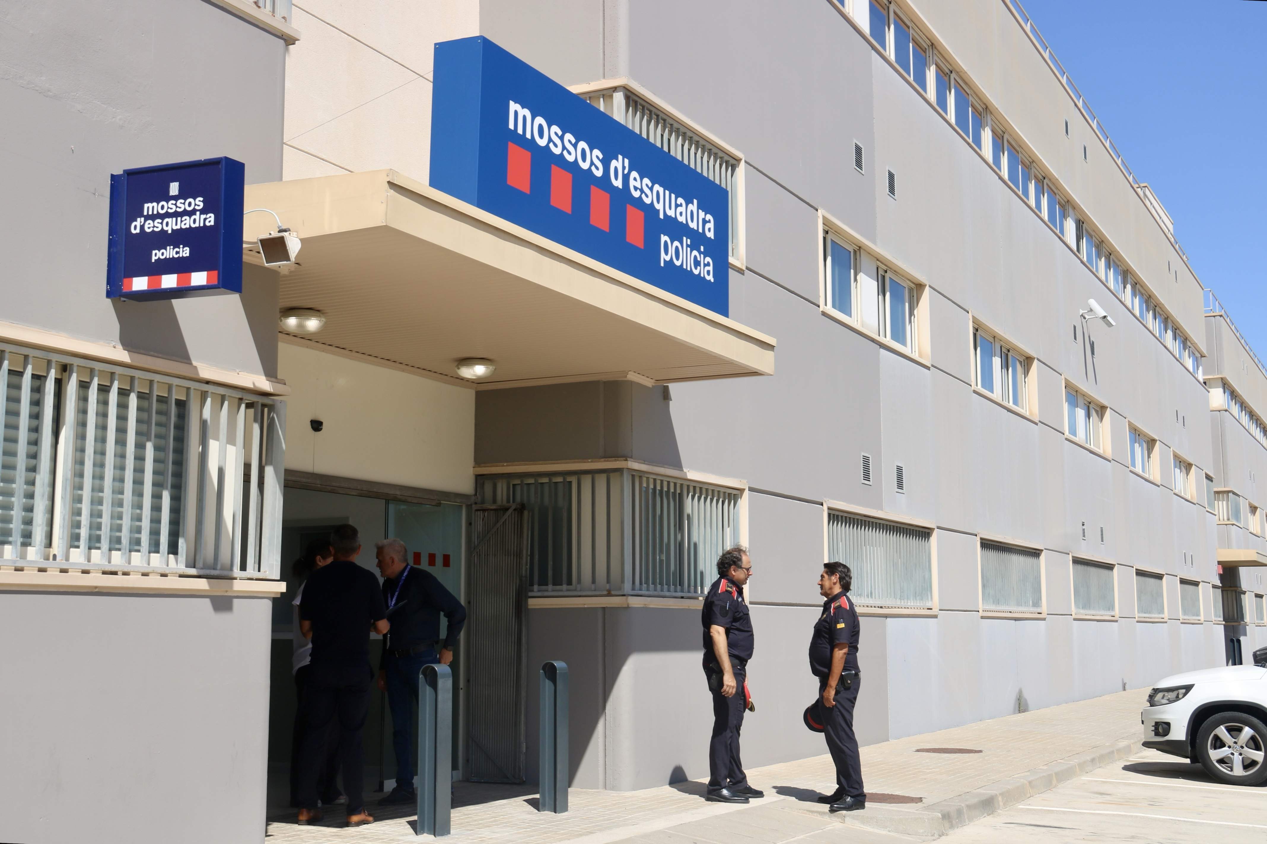 Mossos prepara l'aterratge a l'aeroport del Prat: un acord amb l'Estat preveu el control de zona aire i pistes