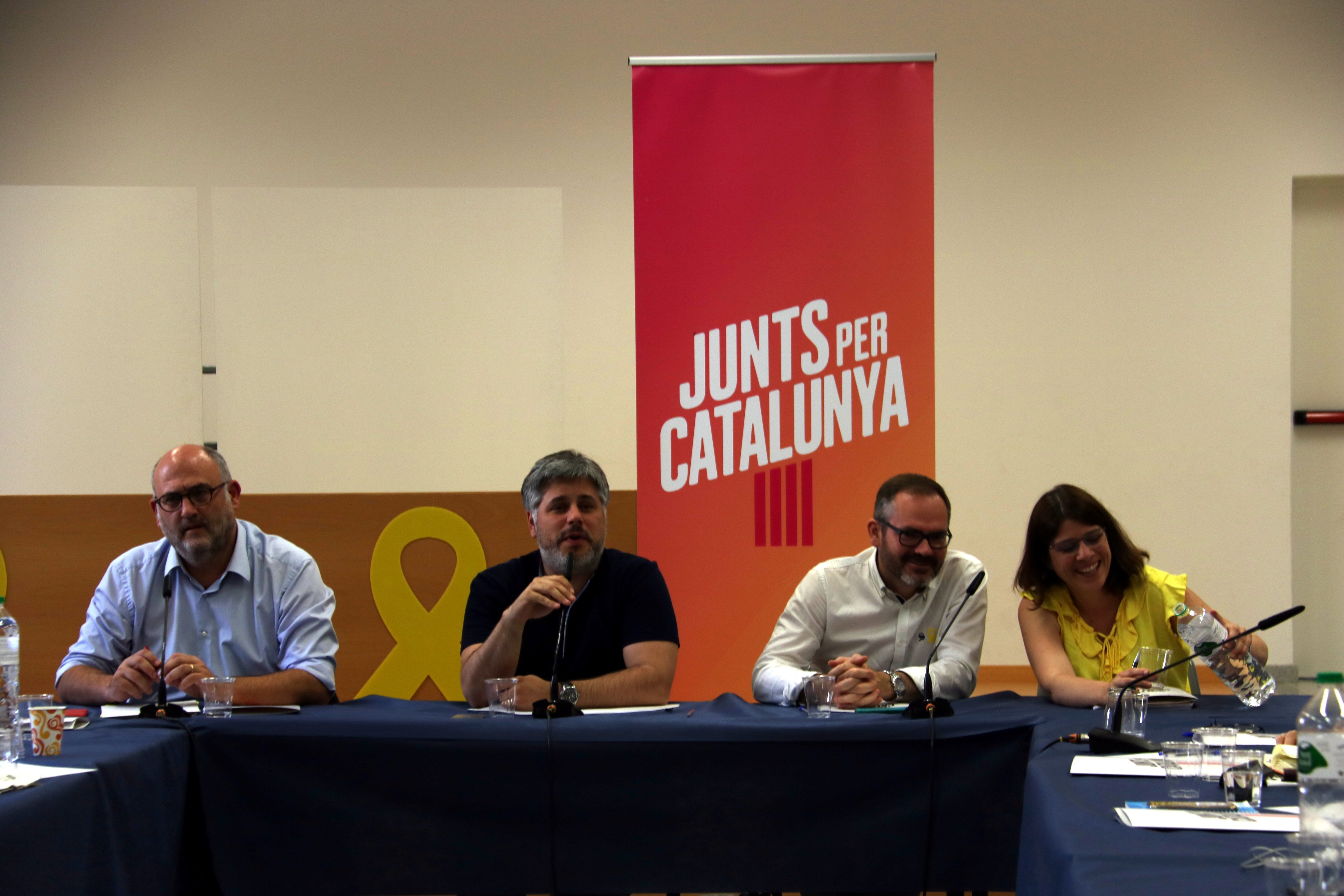 JxCAT diu que Torra no ha de “ploriquejar” ni “suplicar” un gest de Felip VI