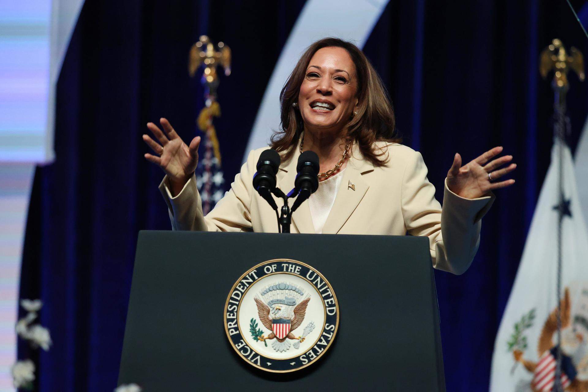 Harris supera els resultats de Biden davant Trump, però guanyaria el magnat, segons un sondeig
