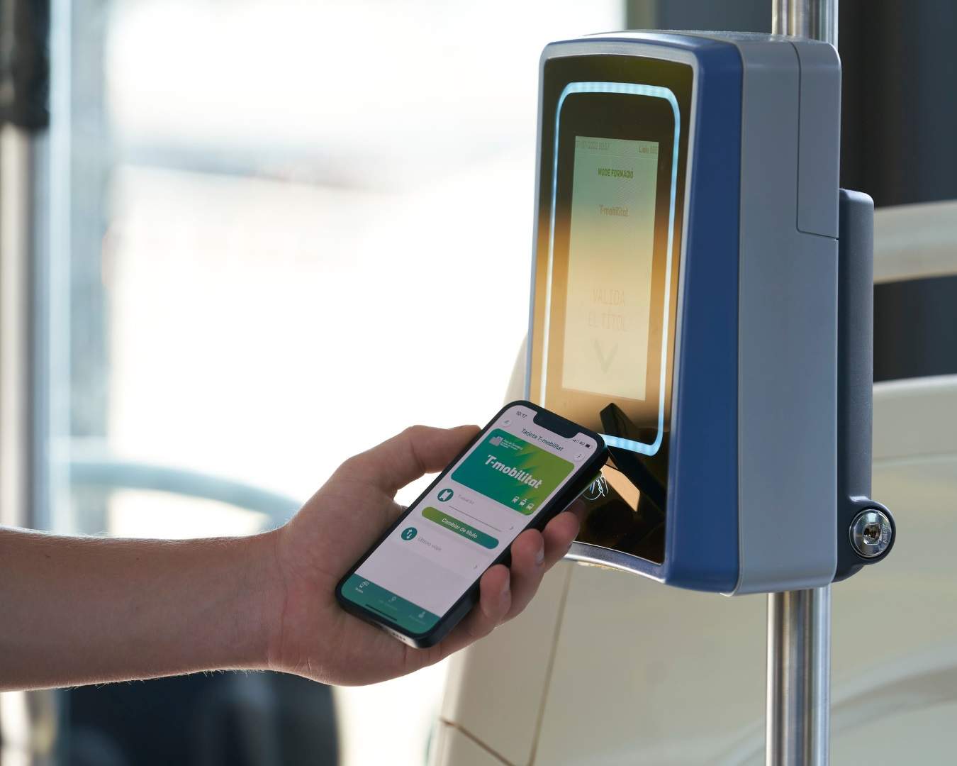 La T-mobilitat ja pot fer-se servir amb iPhone